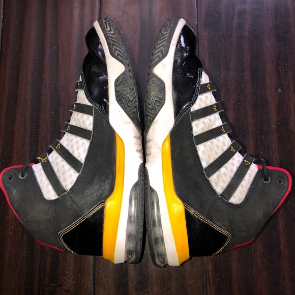 Nike Air Jordan Max Aura Basketball Shoes - Picture 12 of 16